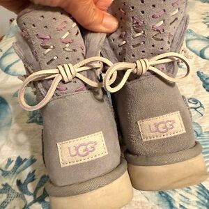 Ugg Womens Size 8 Light Gray Winter Short Lace Up Boots - Style # 1016665